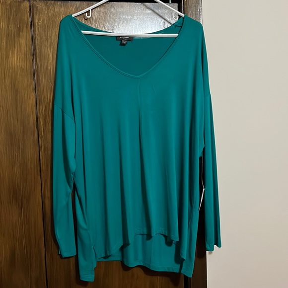 Lord & Taylor Flowy V-neck top - Picture 1 of 8